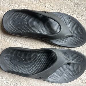 Men’s Size EU 44 OOFOS Black Comfort Sandals